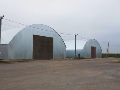Построено два зернохранилища